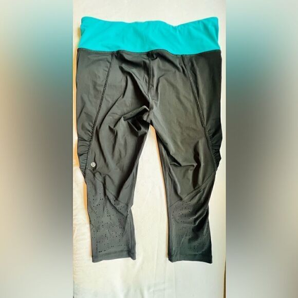 Lululemon Water Bound Crop Black and Teal, Size 8 Excellent pre worn condition - Picture 6 of 7